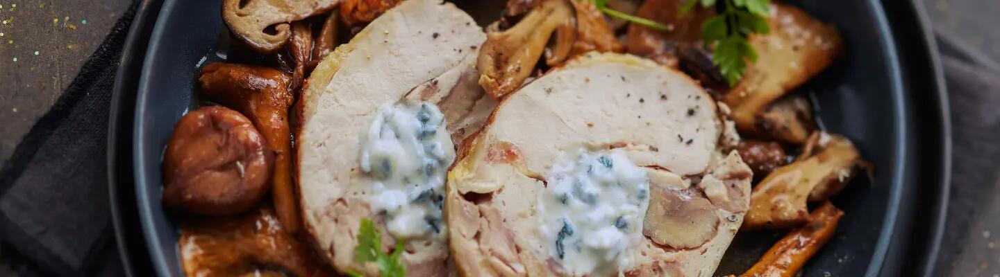 Ballotine De Pintade Au Bleu, Champignons Et Marrons - Recette Au Fromage