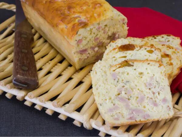 Recettes : Sandwich cake au chèvre frais, jambon et petits pois