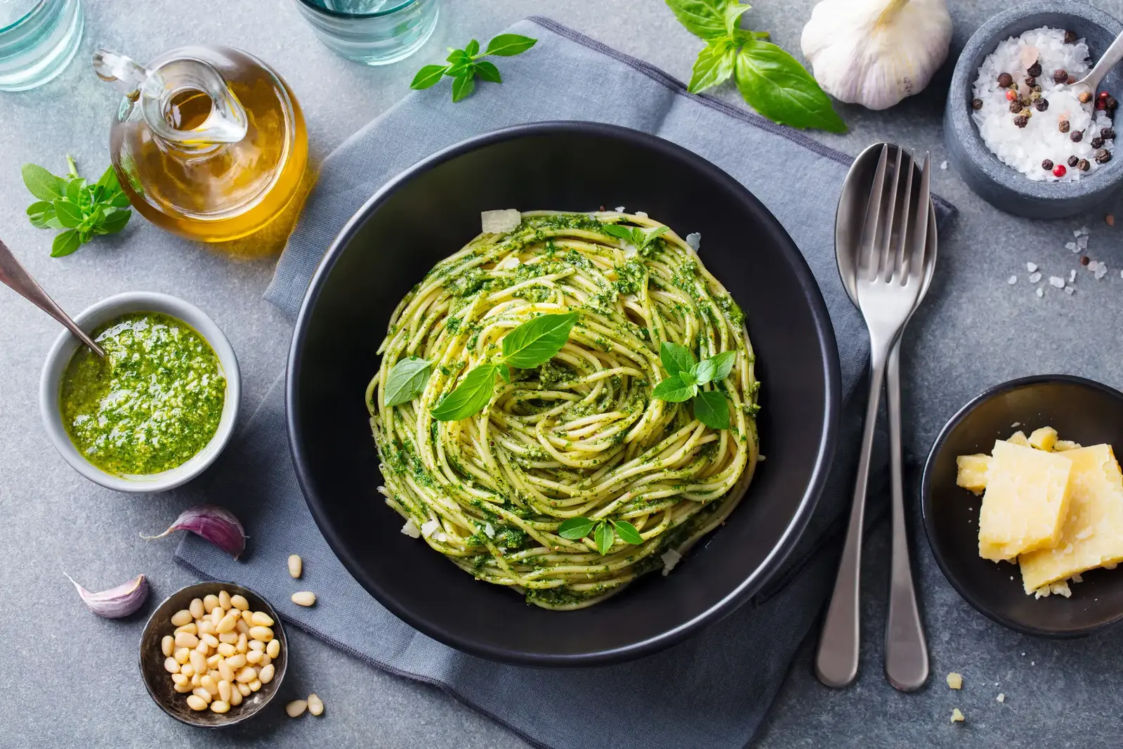 Spaghetti Sauce pesto genovese