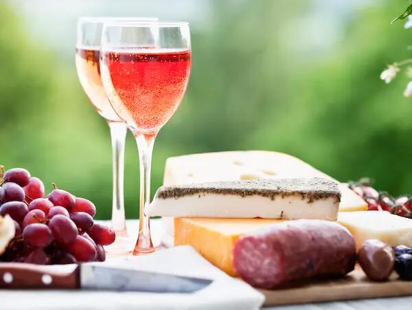 Vin rosé et fromages : l’accord fraîcheur