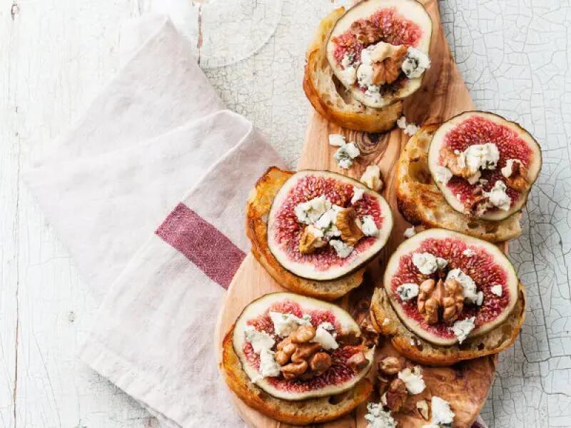 TH01_toasts-figues-roquefort-noix