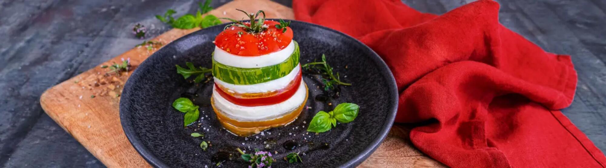 Recette : Salade tomate-mozzarella en millefeuille