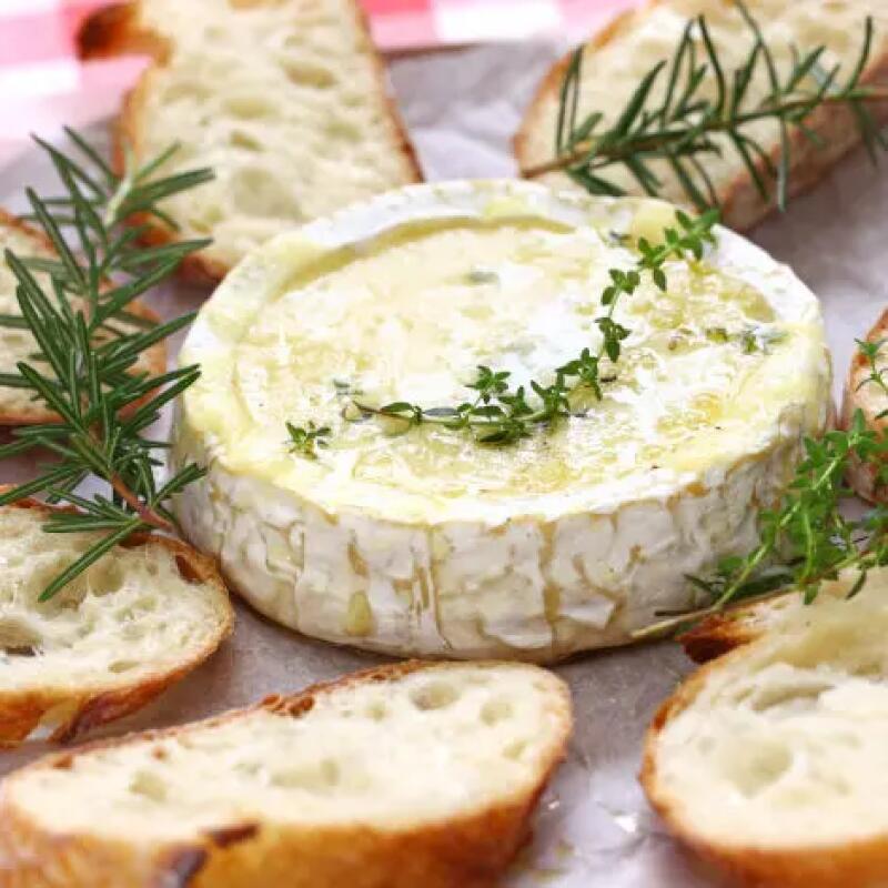 Recette : Camembert au four parfumé aux herbes de Provence