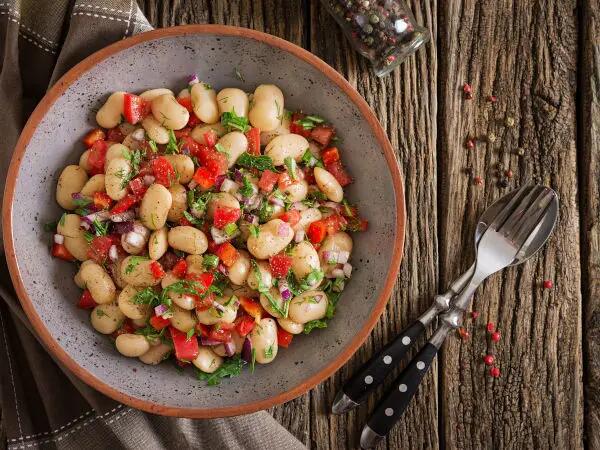 Recettes : Salade aux haricots blancs, poivrons et fromage de brebis