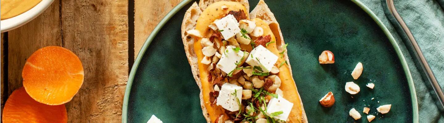 Recette : Tartines au houmous de patates douces et fromage frais