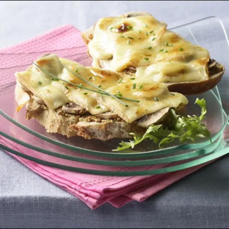 Recette : Tartine gratinée au fromage à raclette et petits lardons
