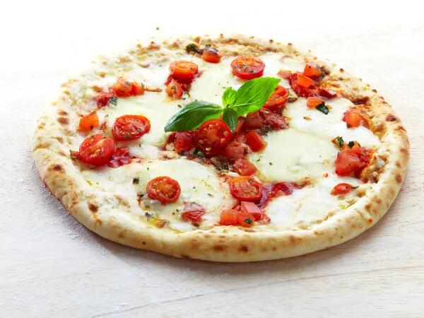 Recettes : Pizza à la mozzarella et scamorza