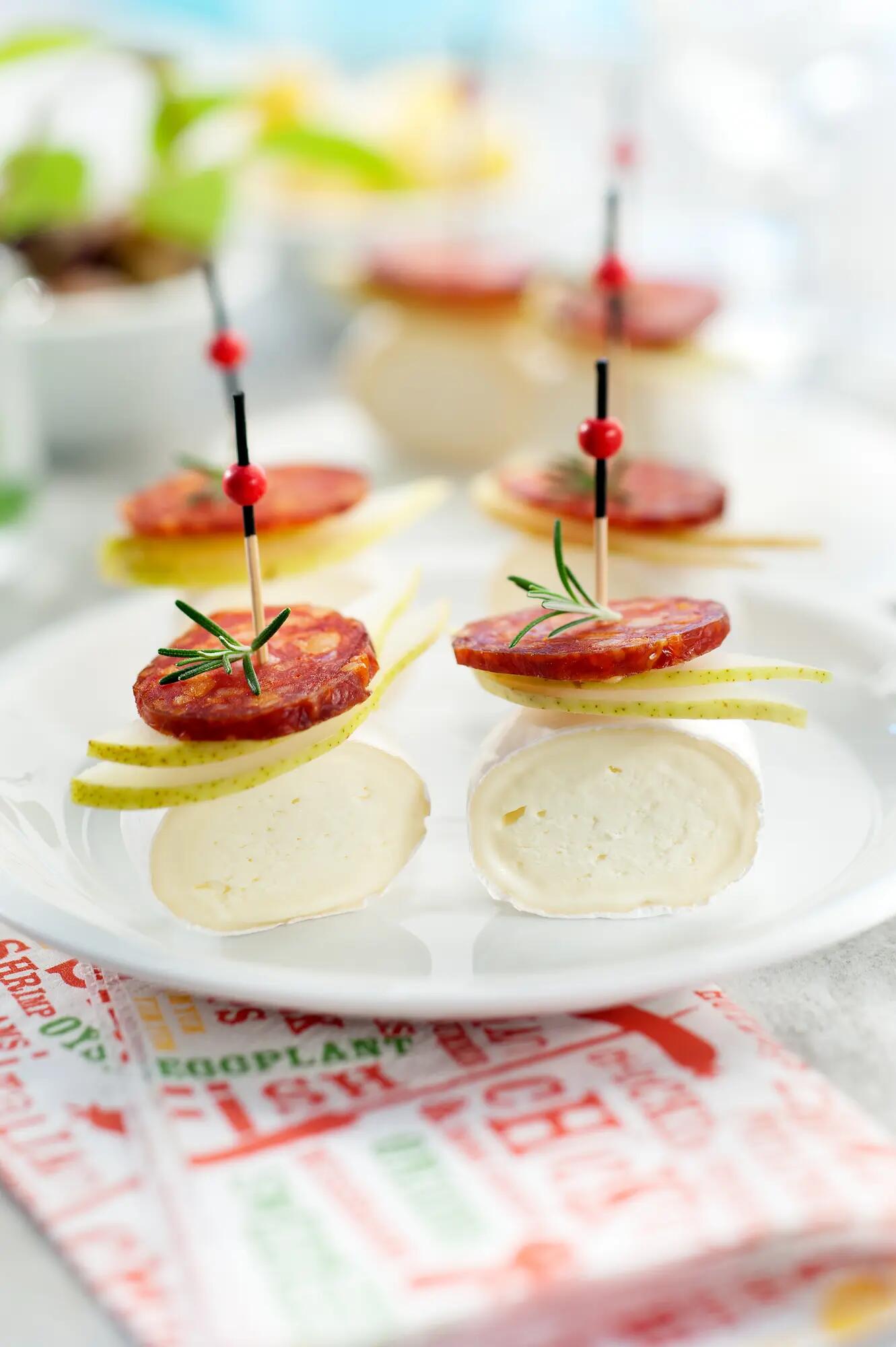 Brochettes à la poire, chorizo et En Cas de Caprice
