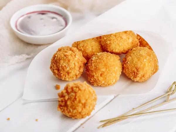 Recettes : Billes croustillantes au fromage frais ail & fines herbes