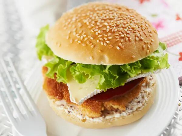 Recettes : Burger poulet et camembert