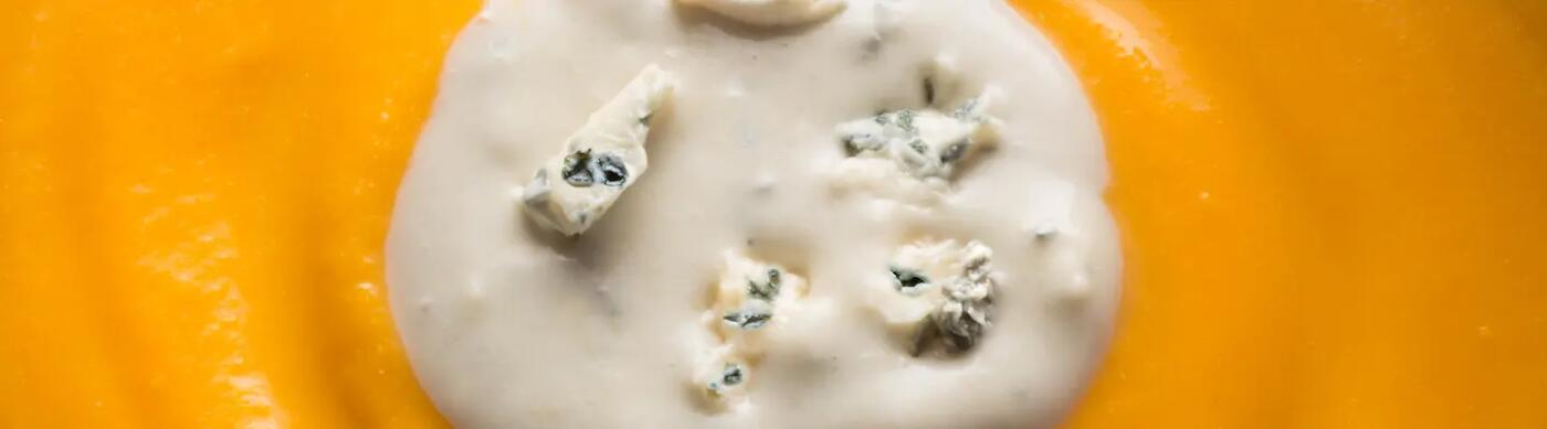 Recette : Velouté de potimarron, crème de poire et fromage bleu
