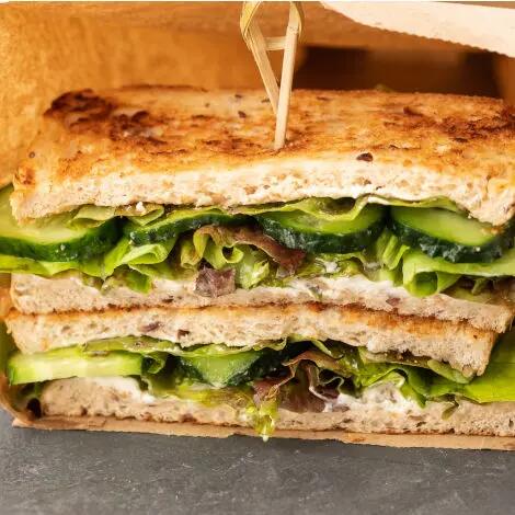 Recette : Club-sandwich concombre, viande des Grisons et fromage