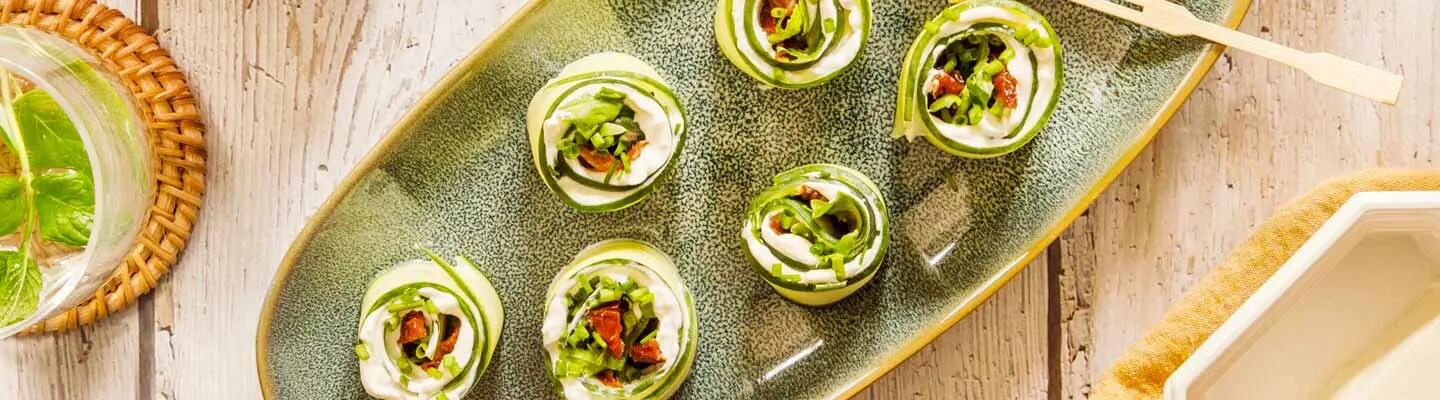 Recette : Roulés concombres, tomates confites et fromage frais