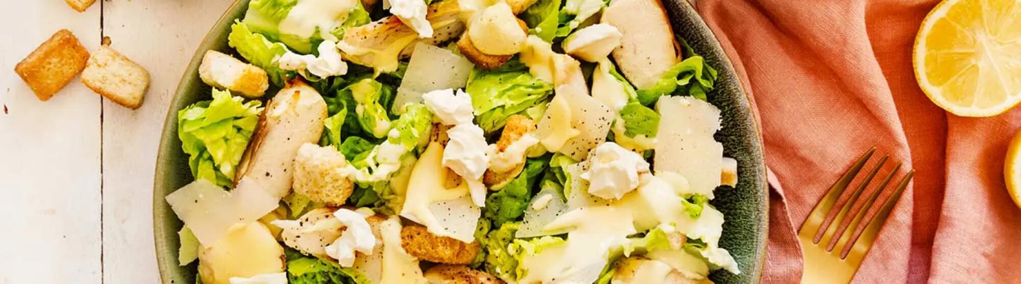 Recette : Salade césar au poulet, sauce au fromage frais