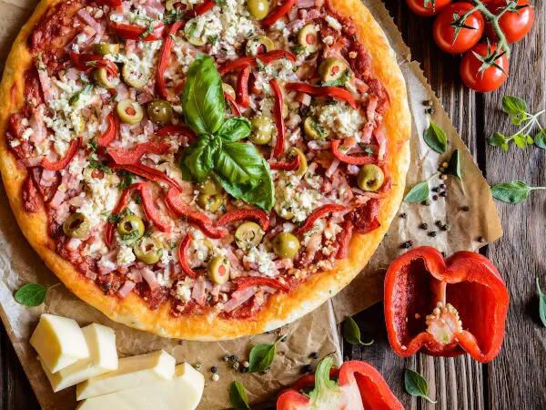 Recettes : Pizza au jambon, fromage bleu et mozzarella
