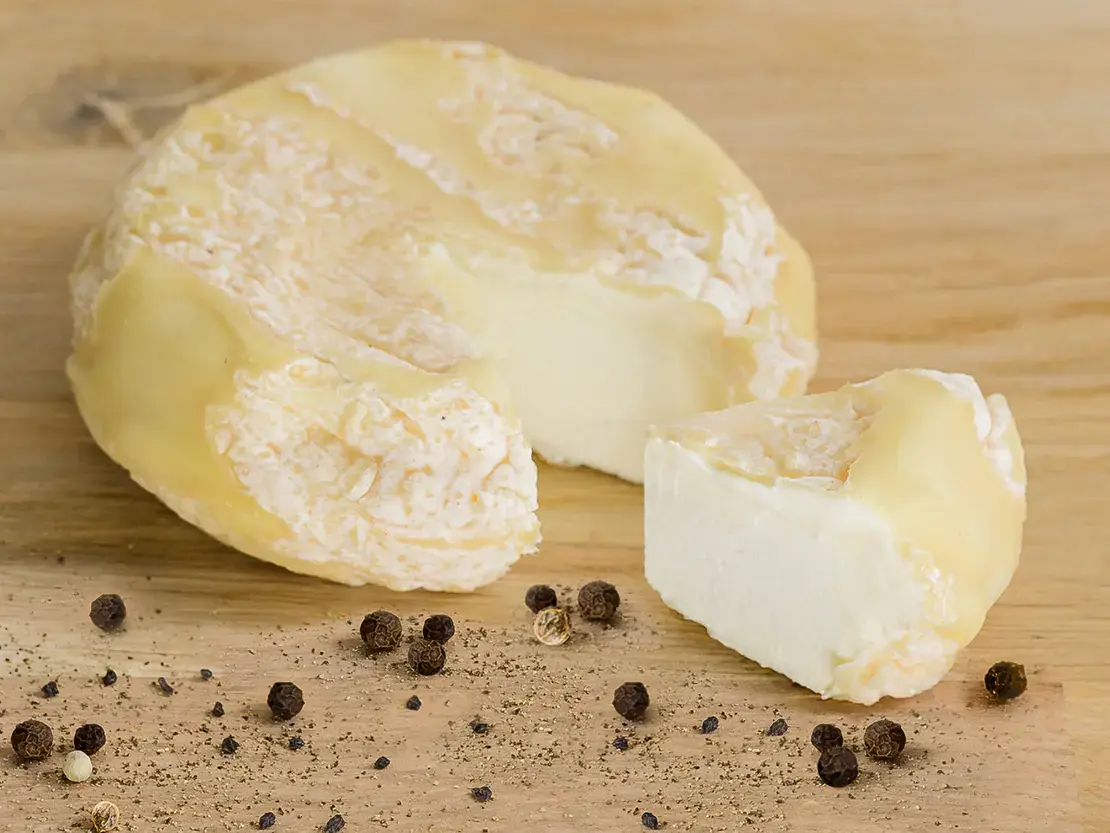 Le fromage italien robiola.