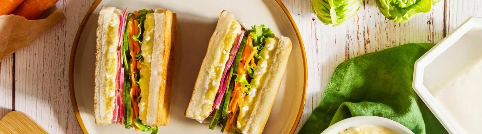 Recette : Sandwich pain de mie, crudités et fromage frais