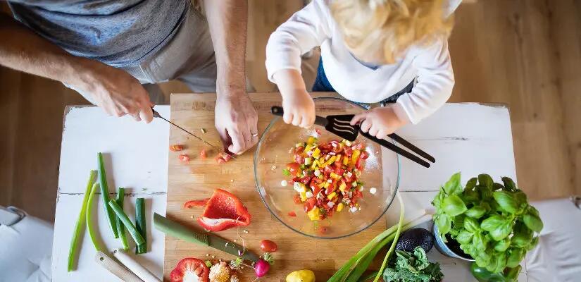 TH05_papa-et-enfant-en-cuisine