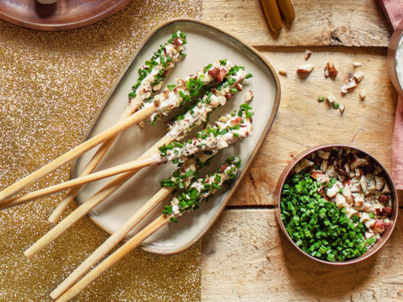 Gressins dippés noisettes et ciboulette et fromage