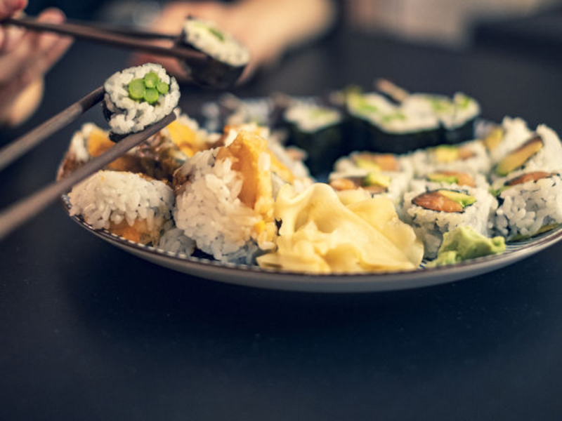 Makis au fromage frais et asperges vertes