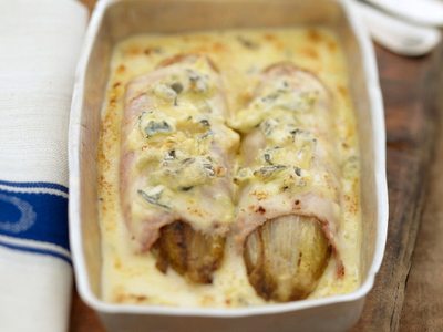 Endives au jambon gratinées au bleu