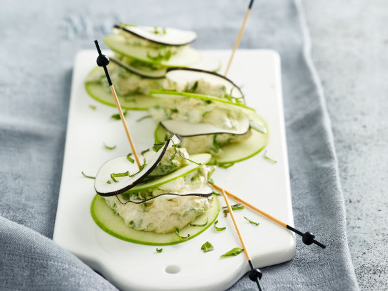 Bouchées pomme, radis noir et chèvre frais