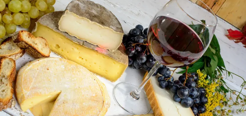 TH05_different-savoie-cheeses-with-a-glass-of-red-wine-picture-id518382111