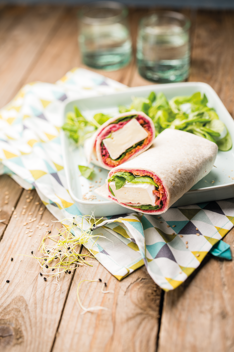 Wrap au houmous de betterave et fromage