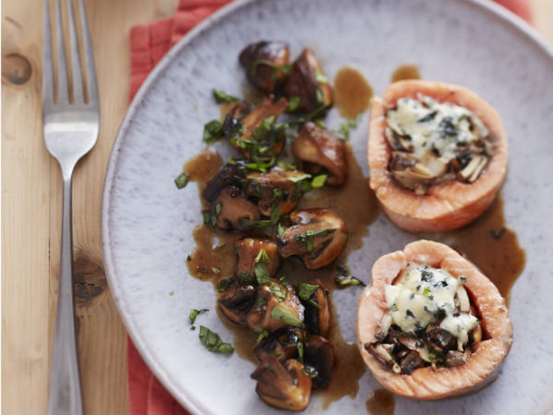 Roulé au saumon en ballotine au fromage bleu