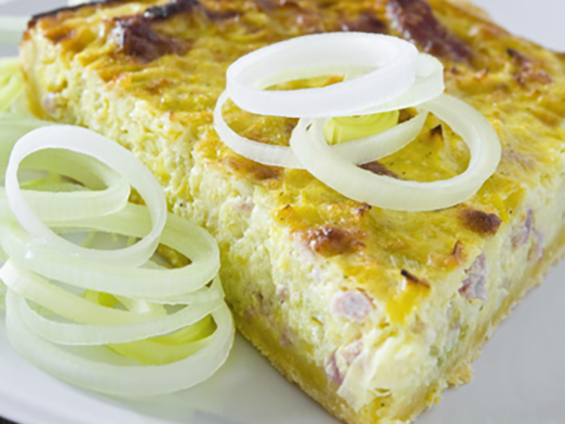 Quiche sans pâte au fromage et aux lardons