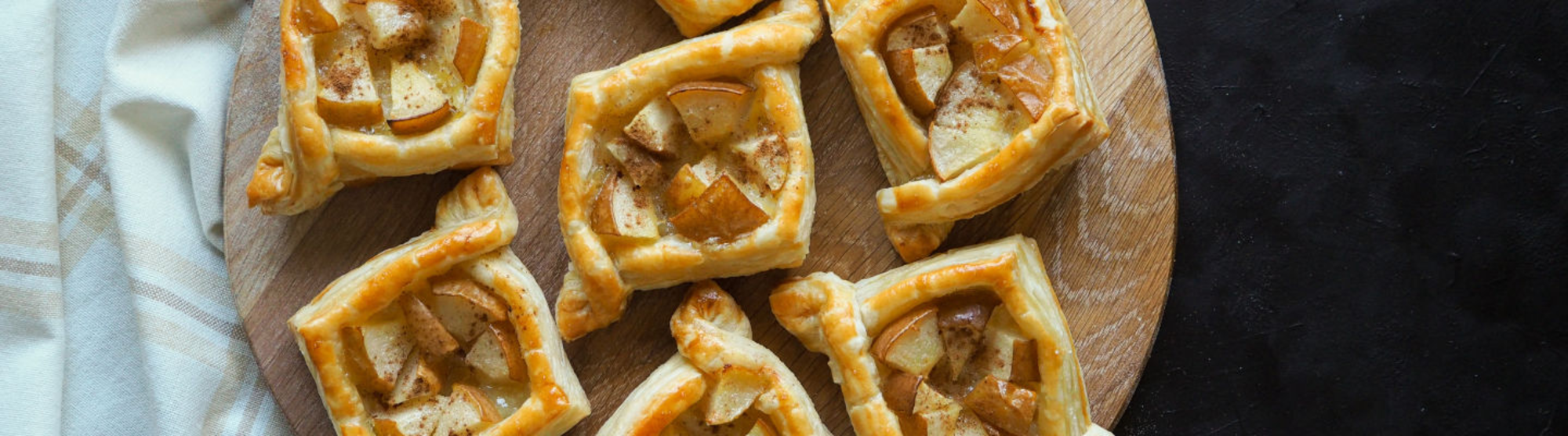 Feuilletés de fromage frais ail & fines herbes à la poire