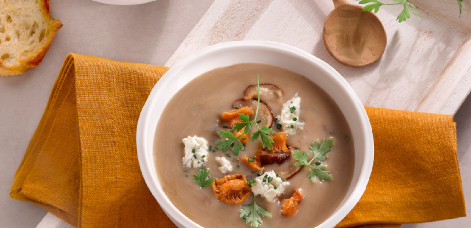 Velouté de champignons au Tartare Ail & Fines Herbes