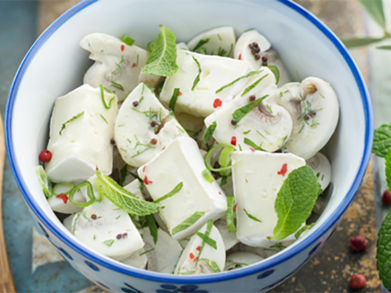 Salade de champignons de Paris au fromage