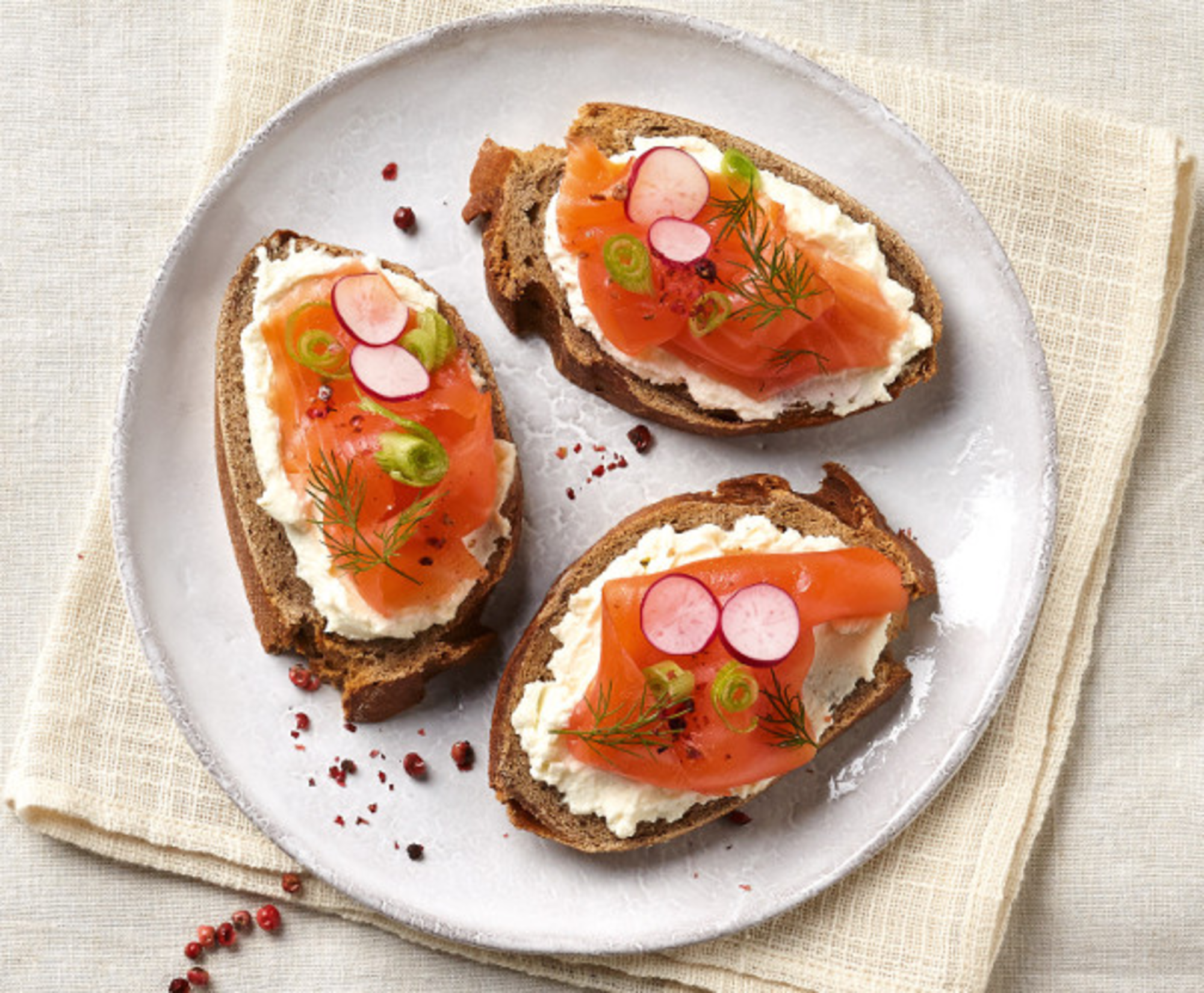 TH06_tartine-fromage-frais-carre-frais-saumon-fume