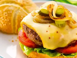 Hamburger au fromage à raclette