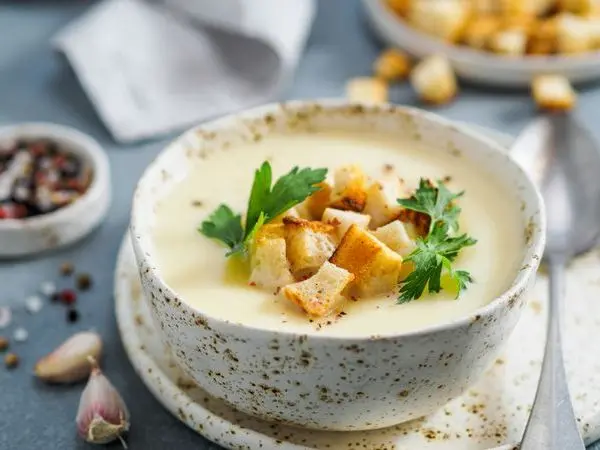 Soupe au camembert onctueuse