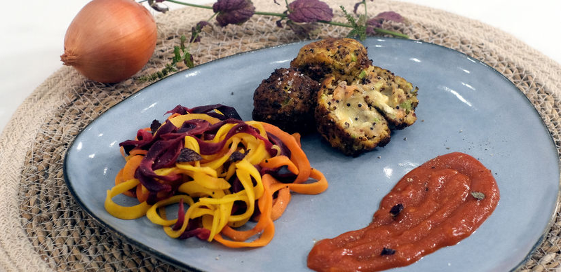 Boulettes de quinoa au camembert et tagliatelles de carottes