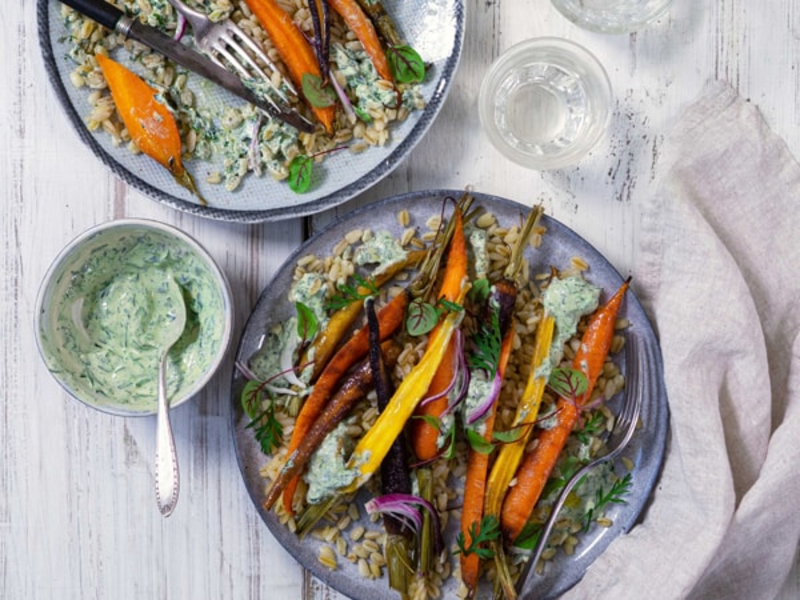 Carottes rôties et pesto crémeux au fromage frais