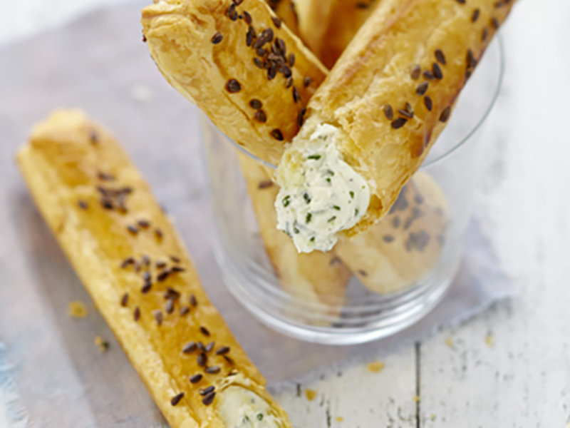 Feuilletés au fromage frais ail et fines herbes