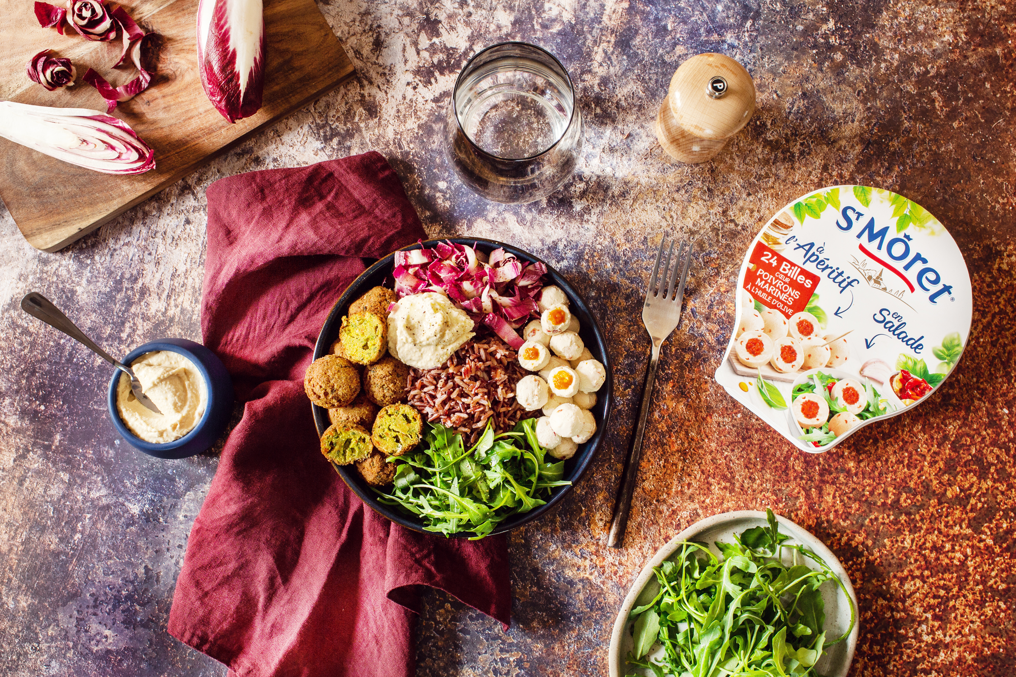 Salade bowl aux billes de fromage aux poivrons