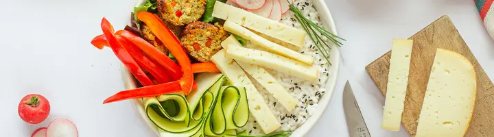 Salade composée sans viande avec fromage
