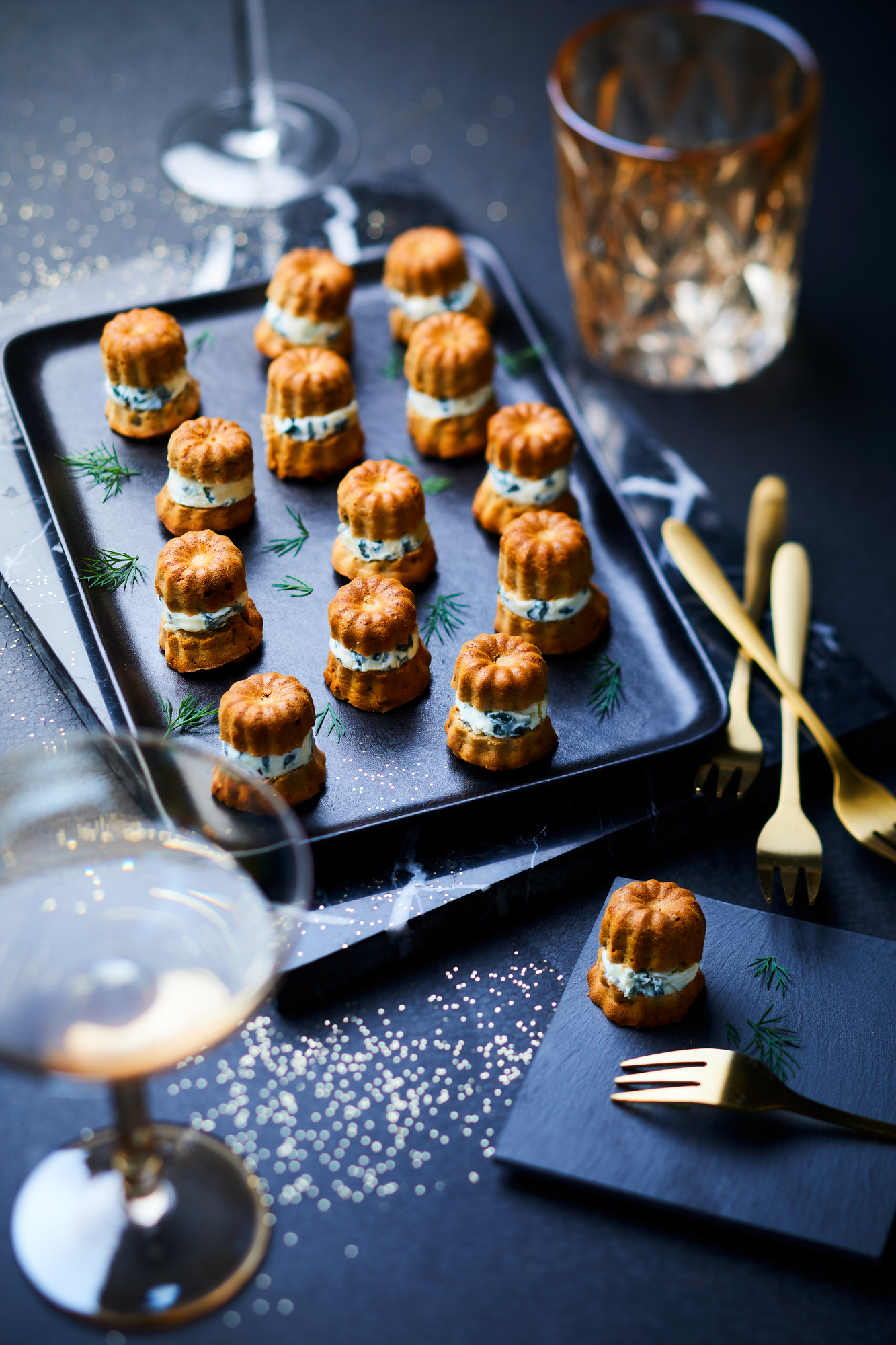 Cannelés salés apéritifs au Saint Agur