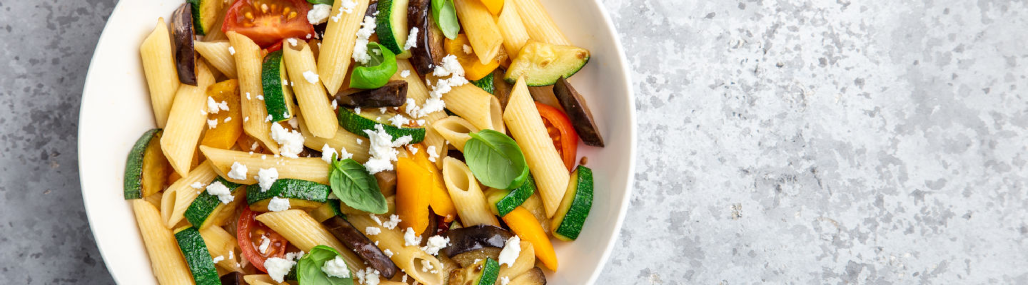 Salade de pâtes aux légumes et fromage frais