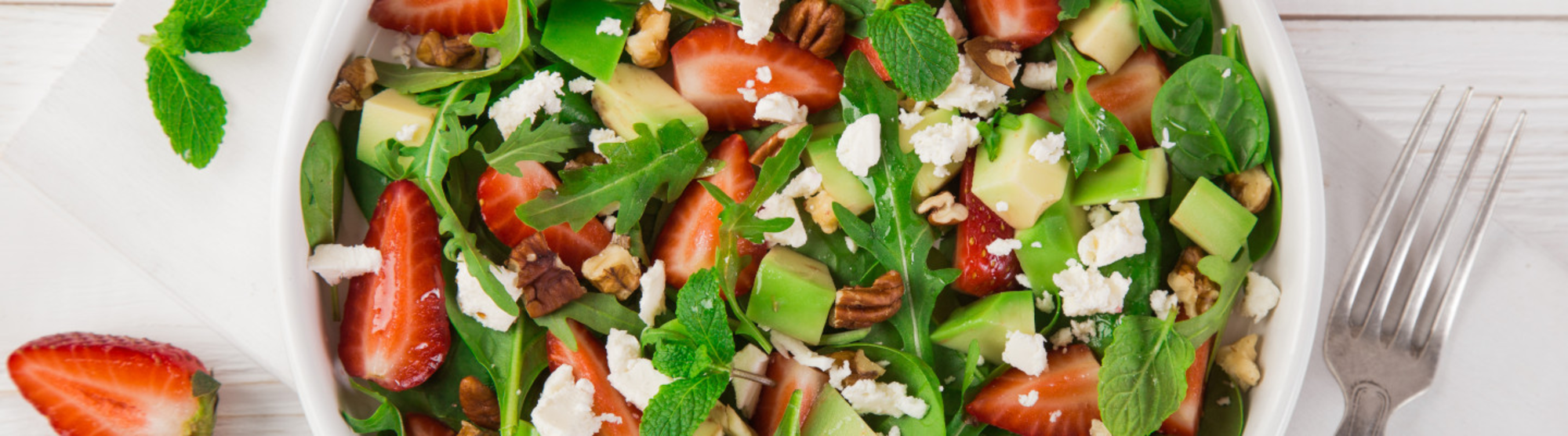 Salade de tomates aux fraises et fromage bleu