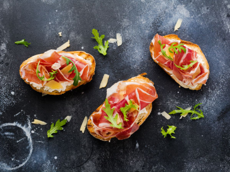 Tartine aux saveurs de Bayonne et fromage de brebis