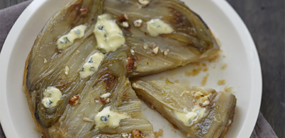 Tatin d'endive au bleu et aux noisettes