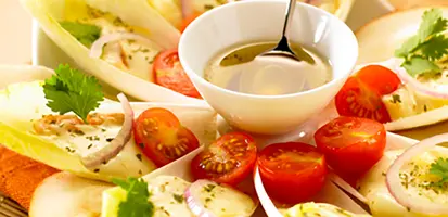 Salade d'endives blanches, poires et fromage