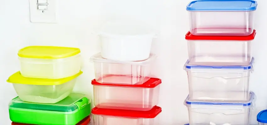 TH05_stacked-plastic-food-storage-boxes-picture-id856890628