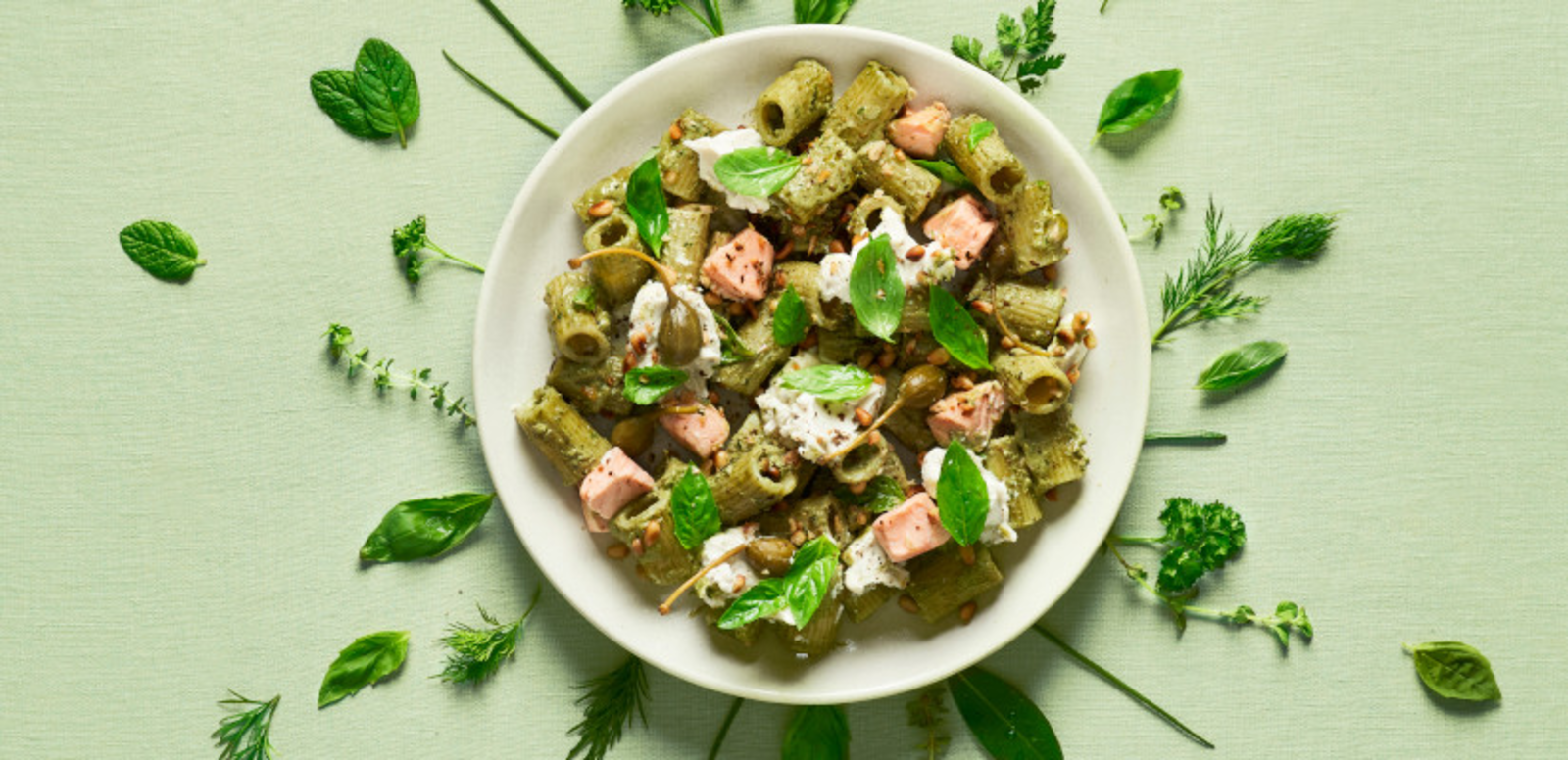 Pâtes, pesto crémeux de Tartare 100% Végétal ail & fines herbes et saumon fondant