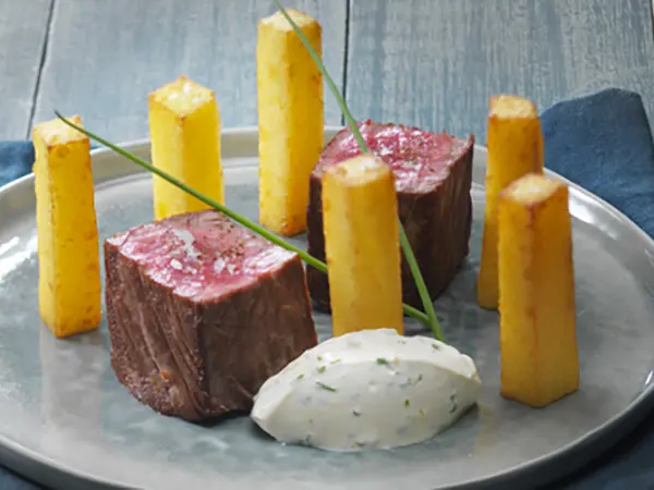 Filet de bœuf et pomme Pont-Neuf avec ses dips de fromage frais